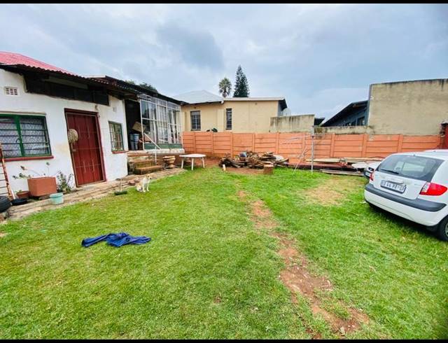 3 BEDROOM HOUSE FOR SALE IN BEZUIDENHOUT VALLEY